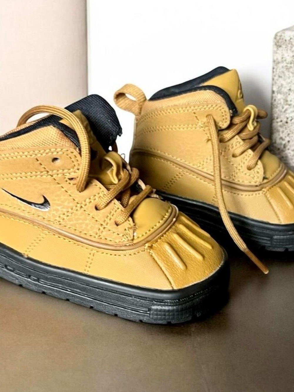 Nike Kids Yellow and Black Duck-Style Boots